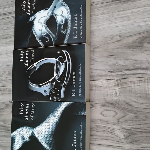 💫 3/$20!💫 Book set - Fifty Shades Trilogy in Box - Picture 2 of 7